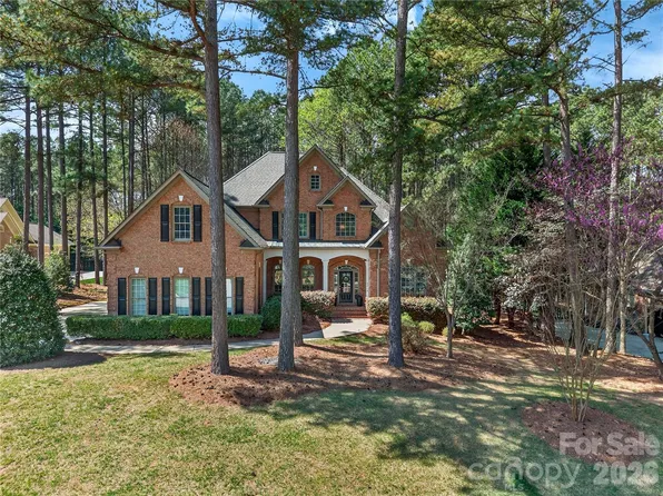 8919 Radford Ct, Sherrills Ford, NC 28673