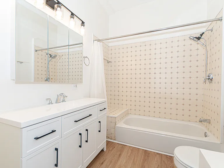 1024 N Western Ave #2 — Photo 19