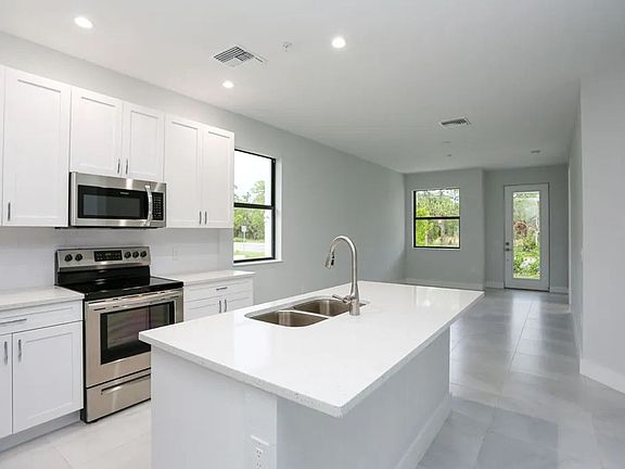 4th image of 3050 Thomasson Dr Unit 101