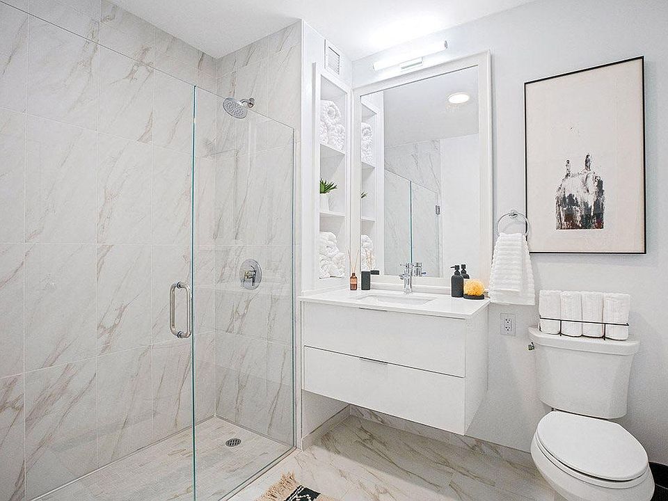 1st image of 2335 N Lincoln Ave #308