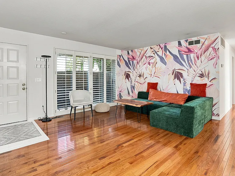 1408 W Latimer Ave #1 — Photo 2
