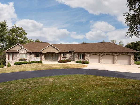 4612 Blarney Dr NE, Cedar Rapids, IA 52411