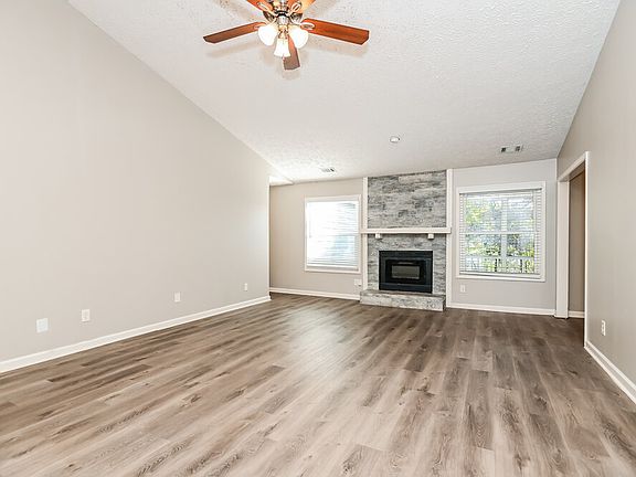 5th image of 923 River Rock Dr