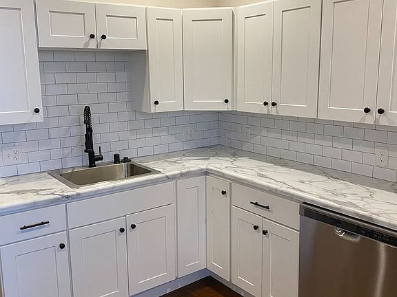 4th image of 2314 W Wells St #11009587
