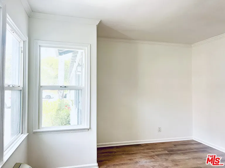 604 E Chevy Chase Dr #B — Photo 4