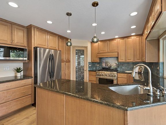 5th image of 298 Bromley Cross Dr