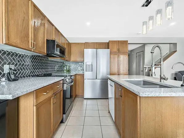 38 S Martinwood Rd NE, Calgary, AB T3J 3H5