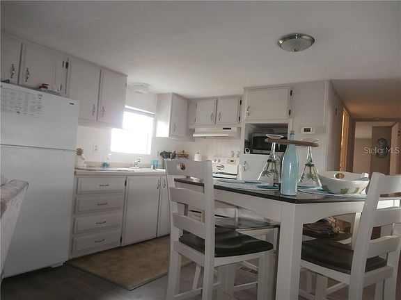 5th image of 3240 Hampshire Dr