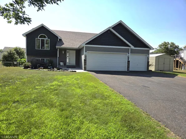707 4th Ave SW, Isanti, MN 55040