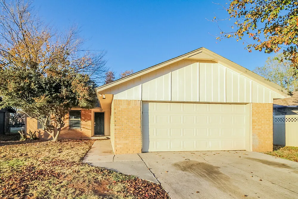 3 bed, 2.0 bath, 1196 sqft, $1,370 — Photo 1