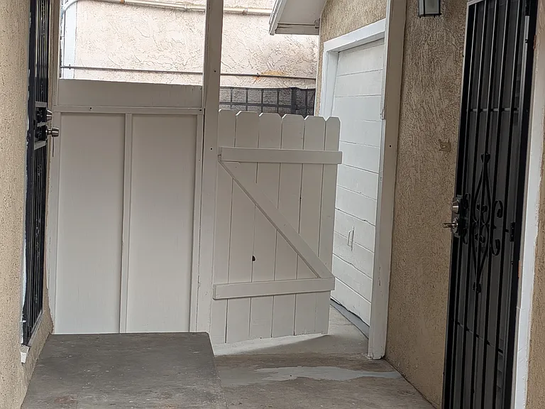 4186 Myrtle Ave — Photo 14