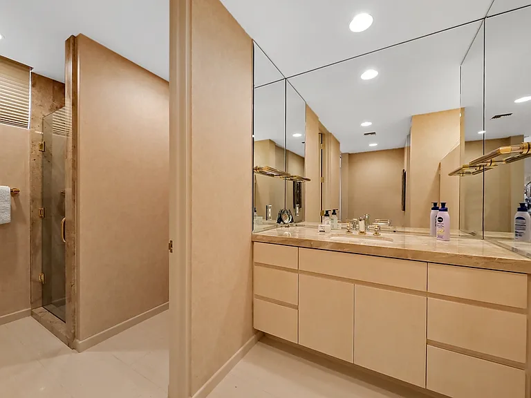 73115 Crosby Ln — Photo 3
