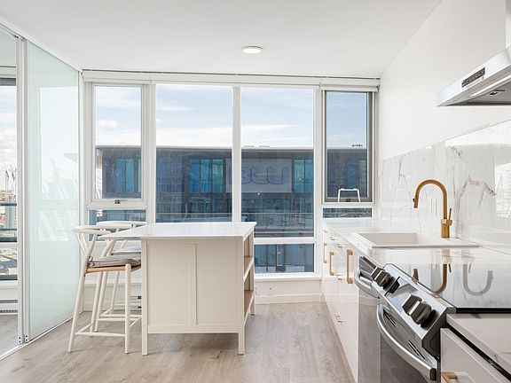 3rd image of 233 Robson St #2506