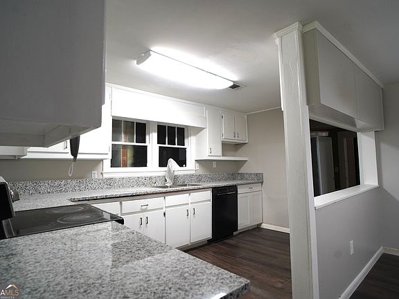 5th image of 1032 Chatham Rd