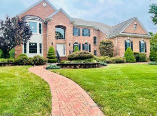 2 Schindler Ln, Monroe Township, NJ 08831