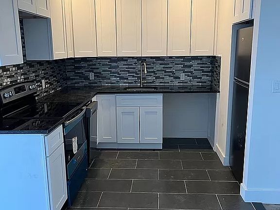 4th image of 440 E 115th St #6A