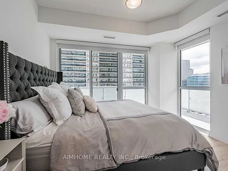 101 Erskine Ave #910 — Photo 9