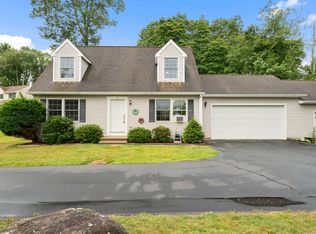 27 Crawford Ln #27, Groton, CT 06340