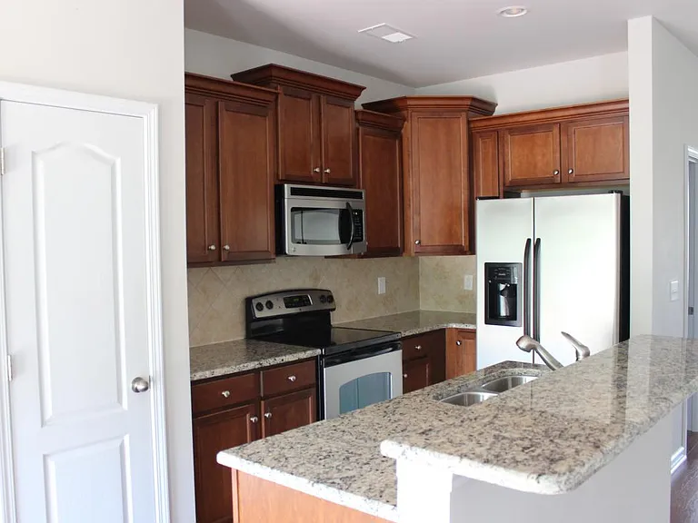9938 Evergreen Terrace Dr — Photo 3