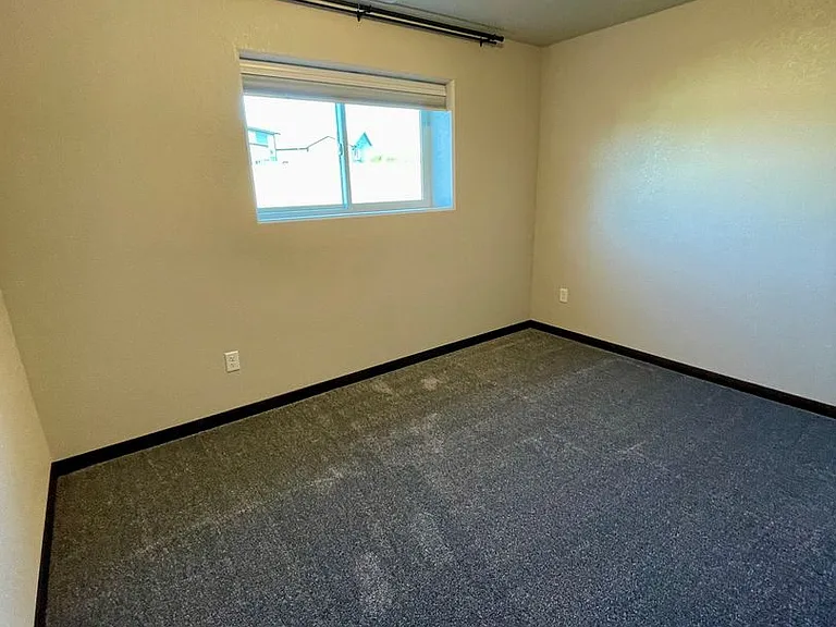 557 Mace Dr — Photo 25