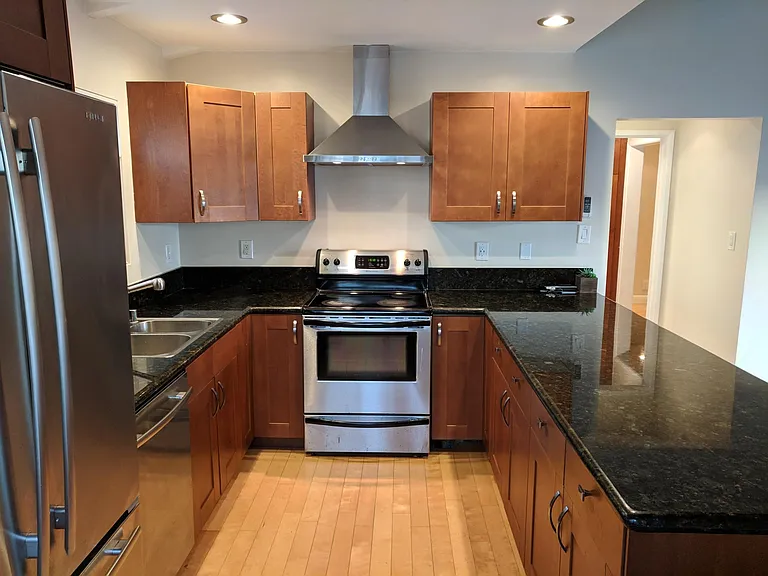 141 Corona Ave — Photo 2