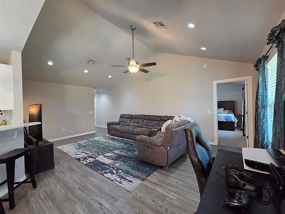 5th image of 1916 Twisted Oak Ct