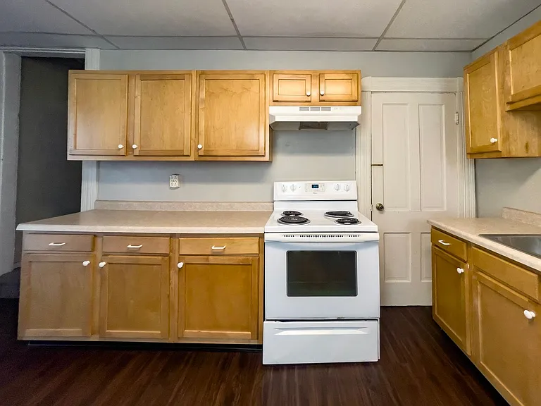 824 W University Ave — Photo 3