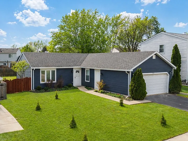 828 Huron Ct — Photo 1