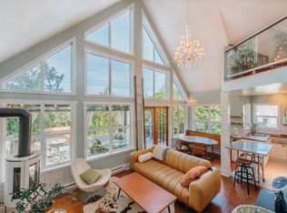 4981 Geer Rd, Sechelt, BC V7Z 0B9