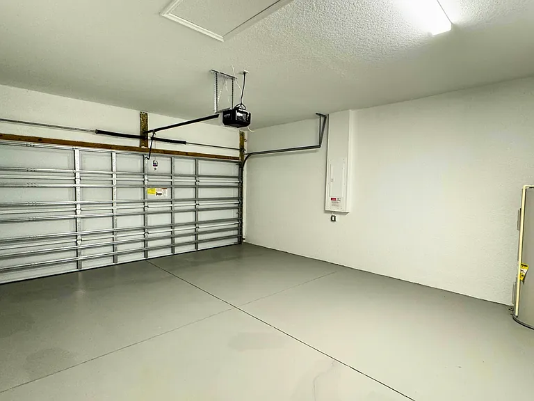 702A Broadway Ave — Photo 6