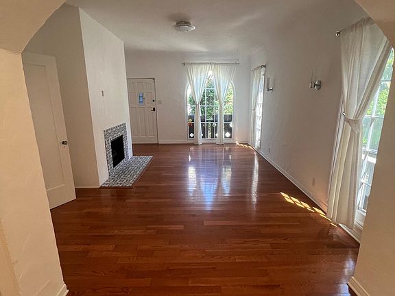 3rd image of 2453 Cheremoya Ave #2453