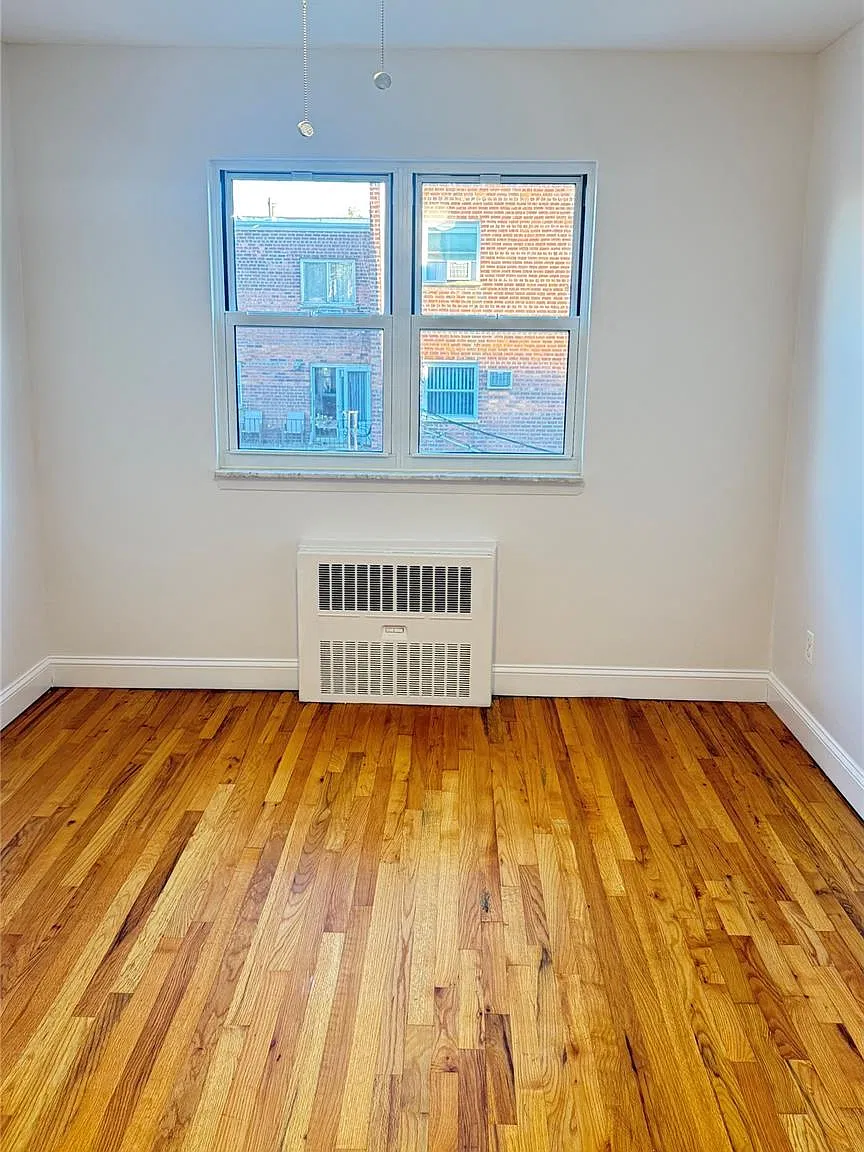 3 bed, 1.0 bath, 3025 sqft, $3,150 — Photo 4