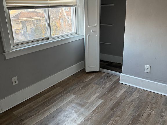 4th image of 2689 Holmes St #F2