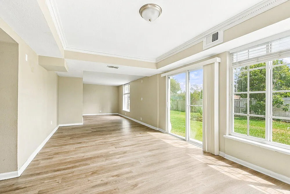 3 bed, 2.0 bath, 1775 sqft, $2,240 — Photo 3