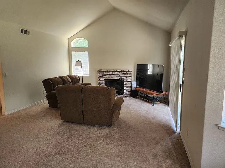 2065 Walnut Shadows Ct — Photo 4