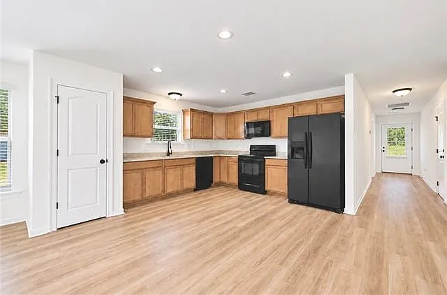 3 bed, 2.0 bath, 1283 sqft, $1,600 — Photo 4