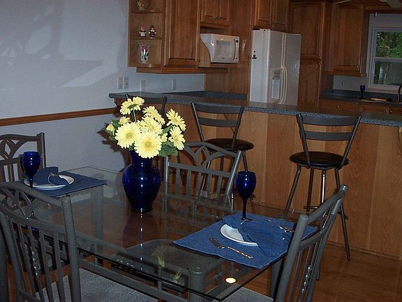 Dining room (another view)