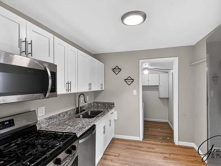 11319 Chalmers Ave — Photo 5