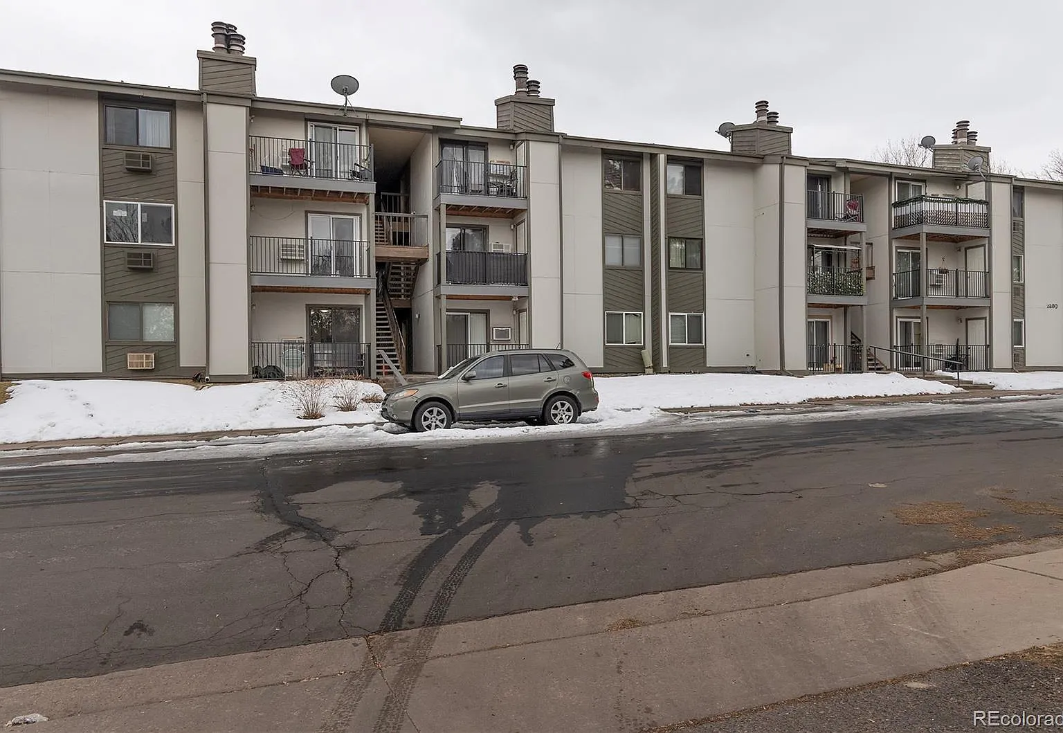 2 bed, 1000 sqft, $2,100 — Photo 2