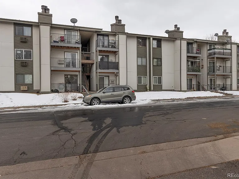 2280 S Oswego Way #305 — Photo 2