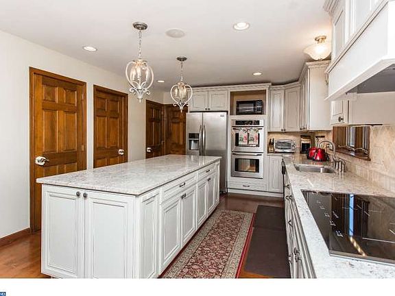 4th image of 1024 Meadow Crest Dr