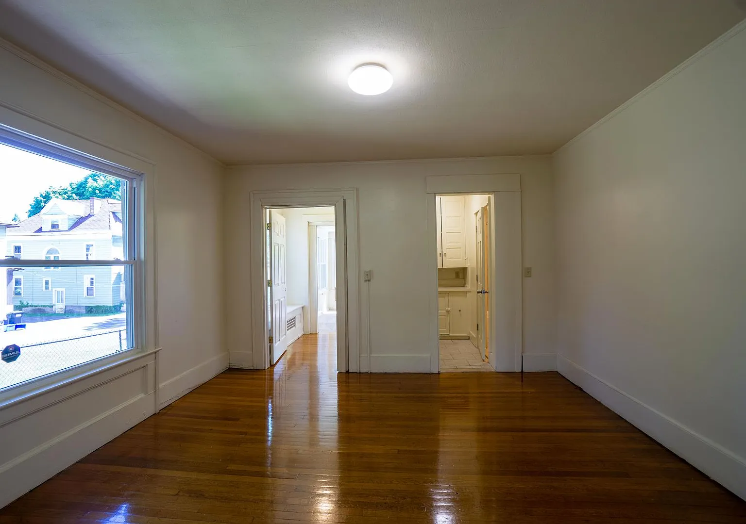 815 Maryland Ave - Available 6/1/27 - Beautiful Single Family House — Photo 3
