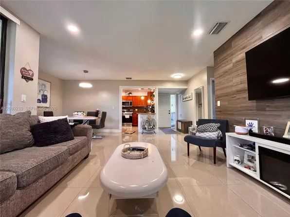 4511 Carambola Cir S #27300, Coconut Creek, FL 33066