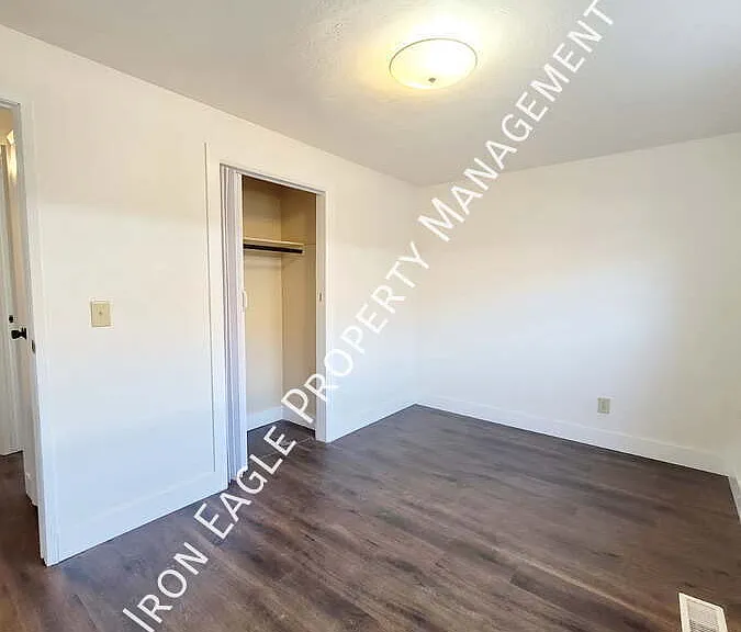 2420 Robert Ave — Photo 8
