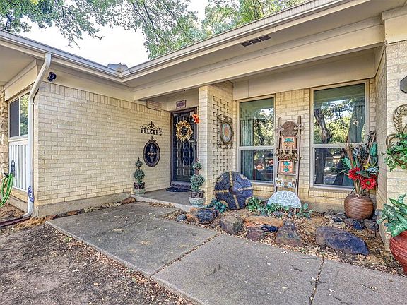 3rd image of 24 Regents Park Dr