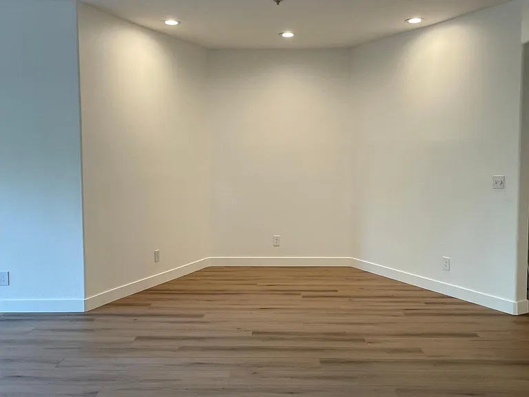 4477 Woodman Ave #209 — Photo 12