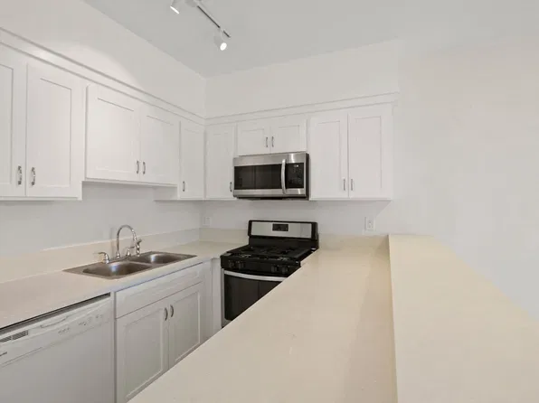 Overland Century by Wiseman, 1920 Overland Ave APT 102, Los Angeles, CA 90025