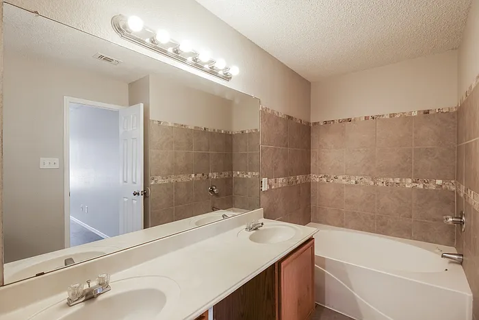 1909 Canyon Ridge St — Photo 10