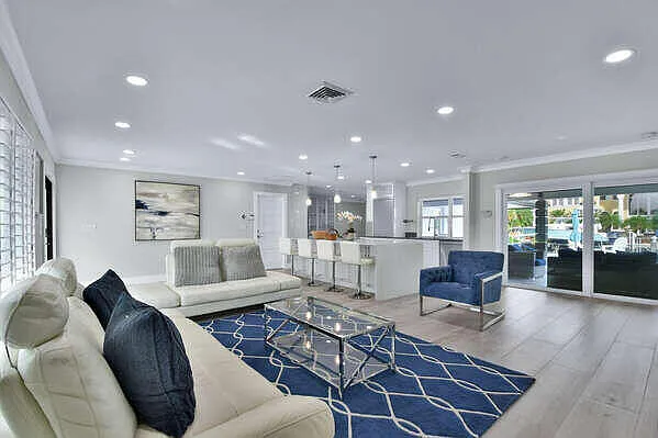 839 Enfield St — Photo 33