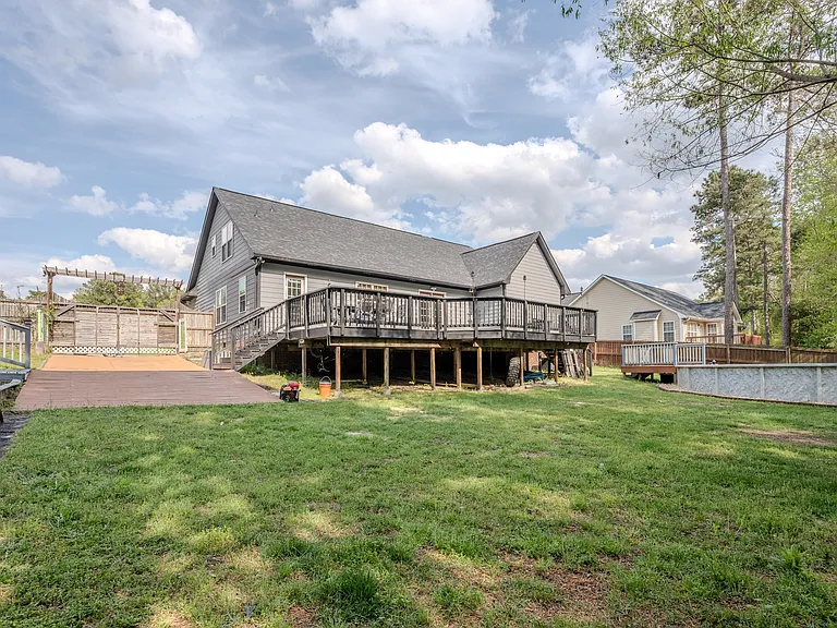 220 Dolphin Dr — Photo 37